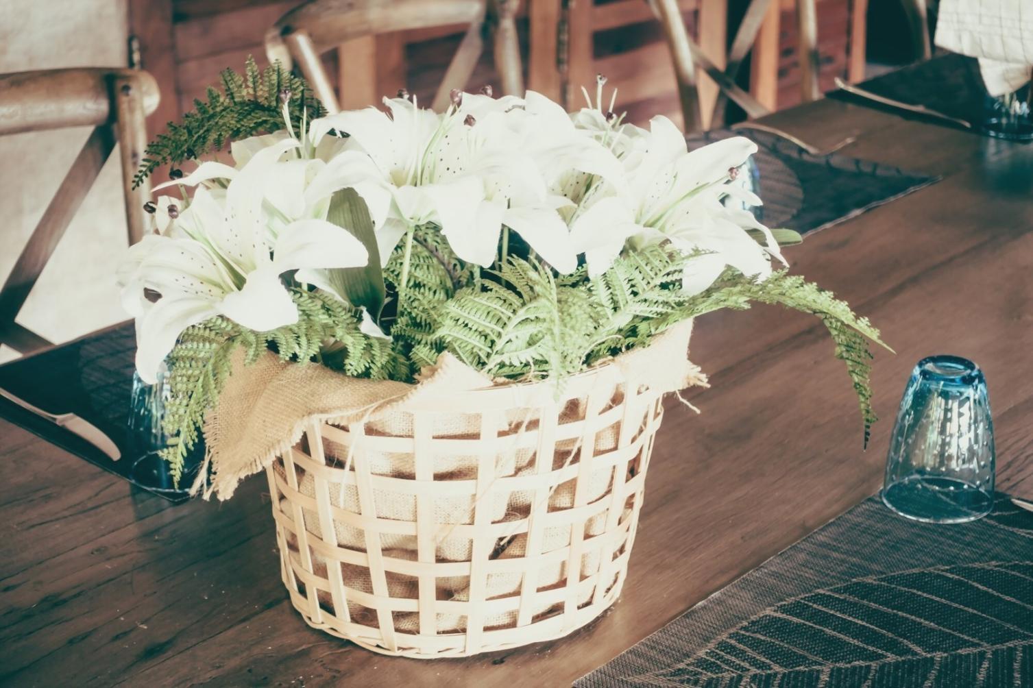 Совместная работа участников над декором